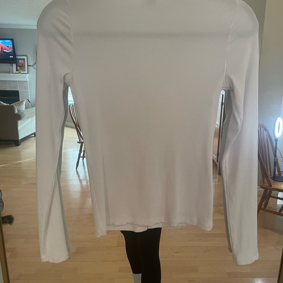 Aritzia Wilfred Alexis Long-sleeve in WHITE. Size Small. Never worn. - Picture 4 of 4